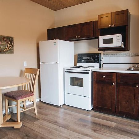 Canadas Best Value Inn And Suites Fernie Exterior foto