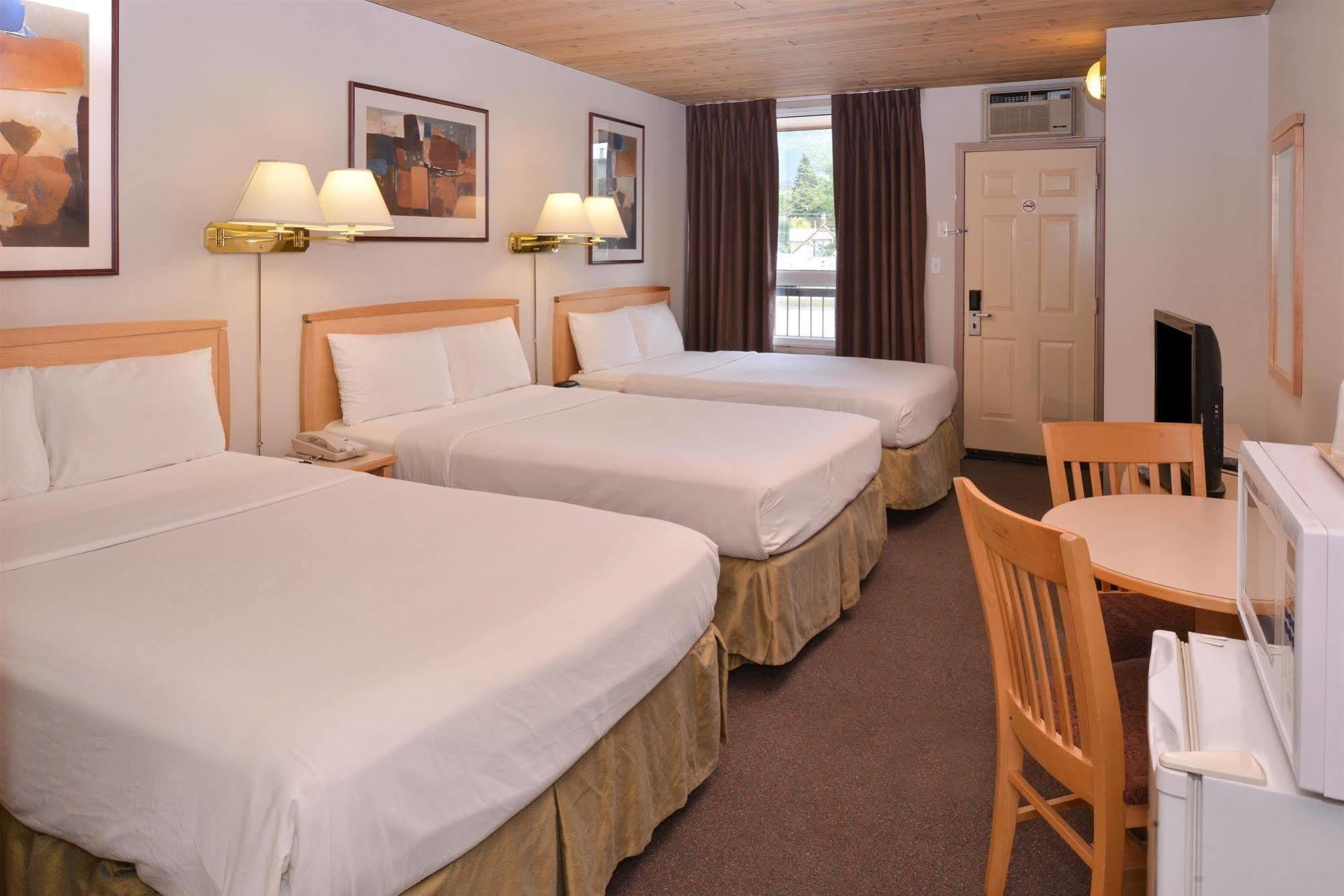 Canadas Best Value Inn And Suites Fernie Exterior foto