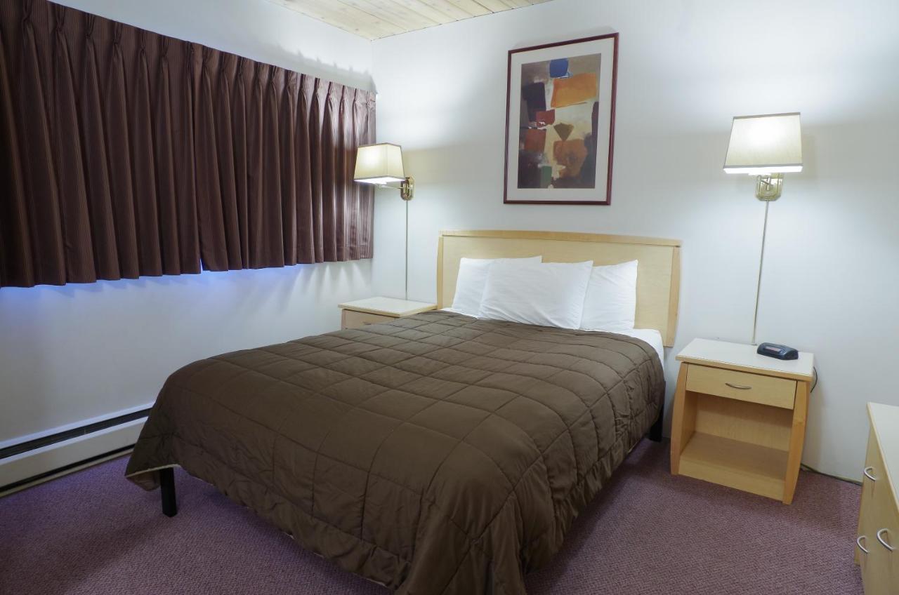 Canadas Best Value Inn And Suites Fernie Exterior foto